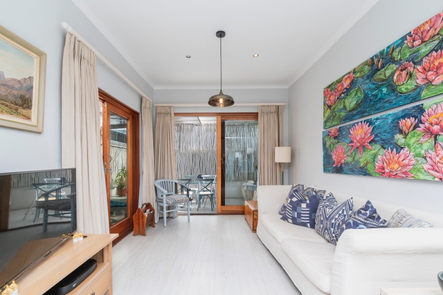 To Let 2 Bedroom Property for Rent in Green Point Western Cape